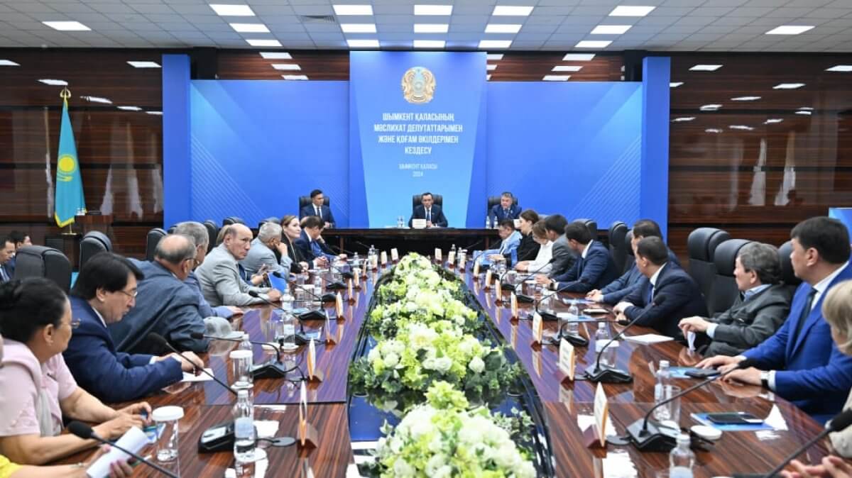 Спикер Сената встретился с жителями Шымкента
