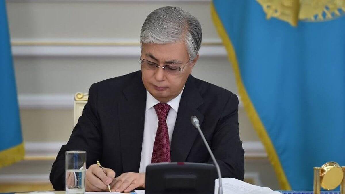 Президент Казахстана подписал закон о противодействии торговле людьми