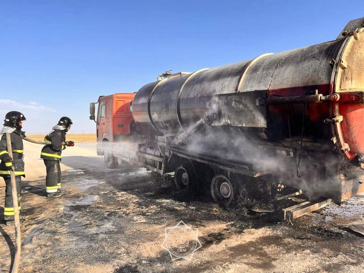 Грузовик с нефтью загорелся в Мангистауской области