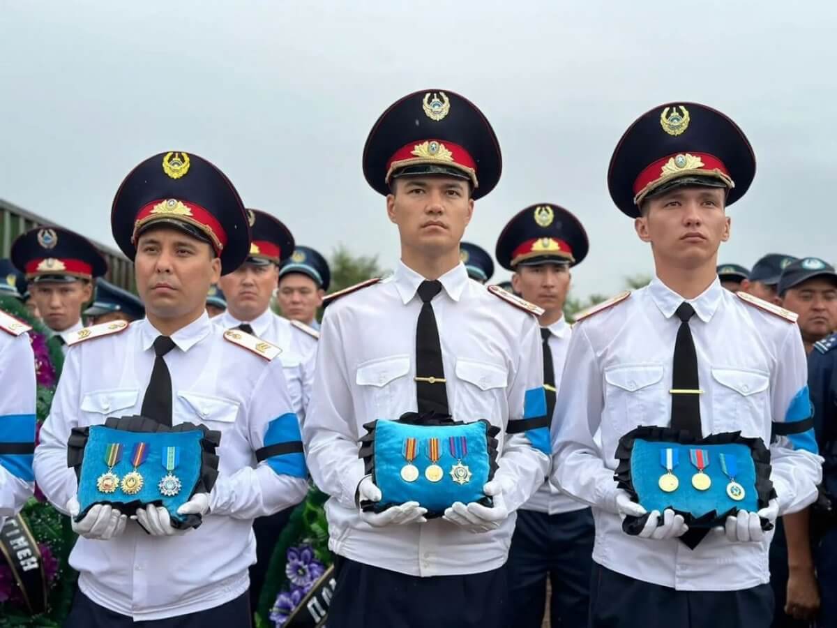 Погибших в ДТП жамбылских полицейских представят к ордену “Айбын”