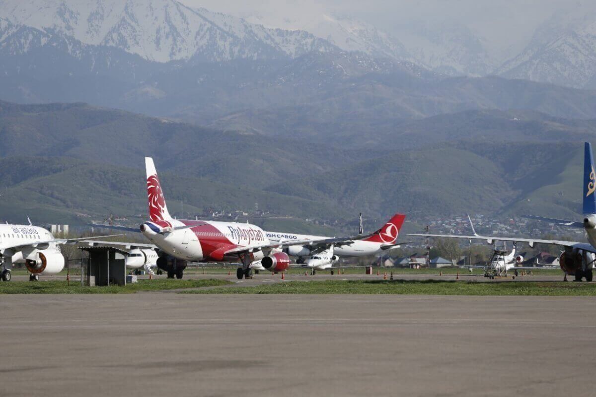 Скандал с Fly Arystan: задержали второго участника дебоша в аэропорту Алматы