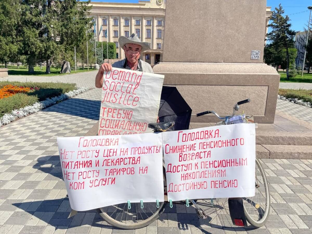 "Сижу на шее у жены": мужчина с инвалидностью снова объявил голодовку в Уральске