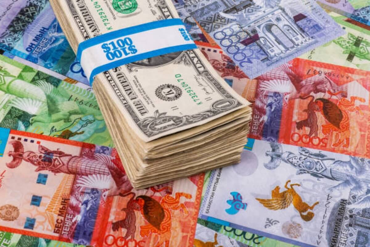 Доллар продают по 535 тенге в Семее