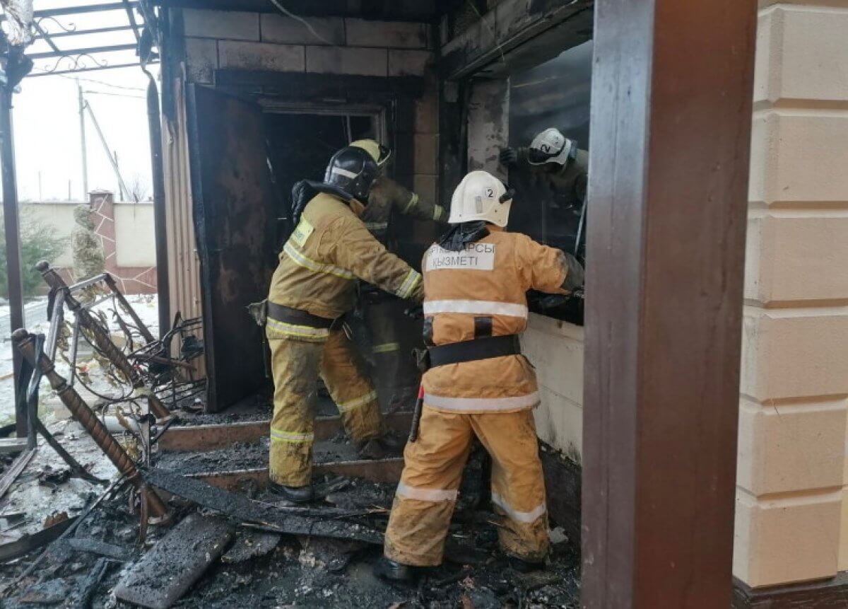 Взрыв прогремел в жилом доме в Талдыкоргане (ВИДЕО)
