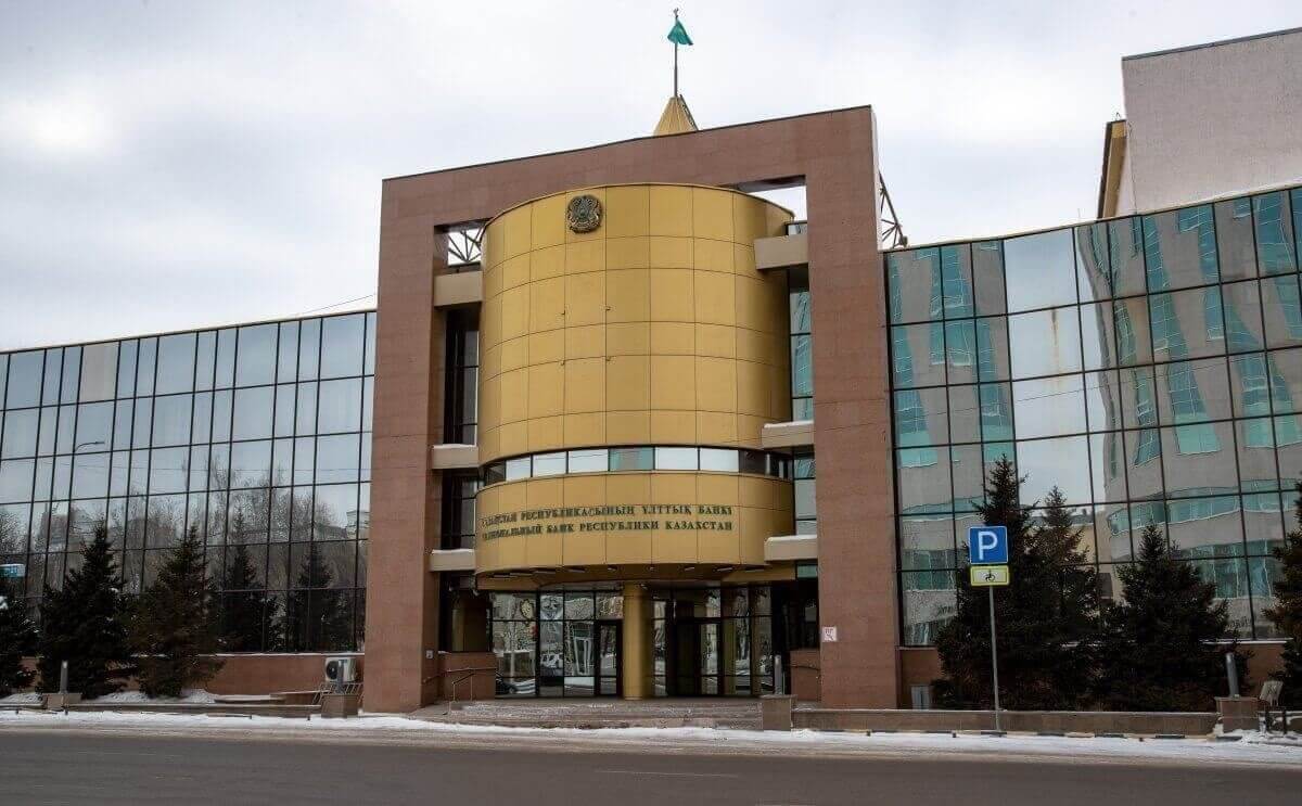 Сколько валюты планирует продать Нацбанк РК в феврале