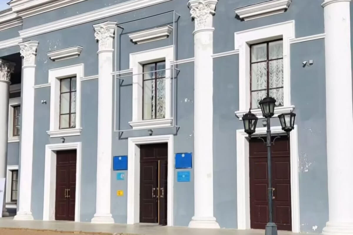 Старейший театр закрыли в Уральске