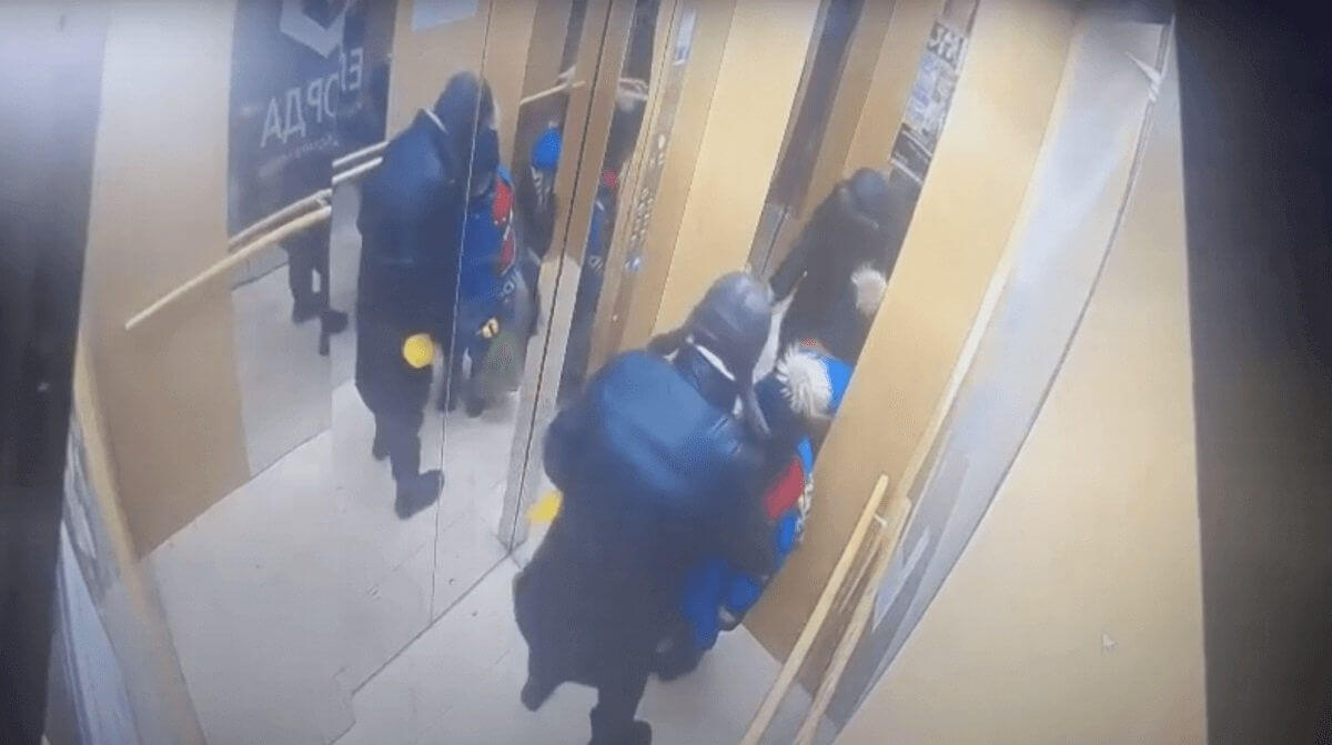 Напавший на мальчика с ножом подросток пожаловался на избиение в диспансере