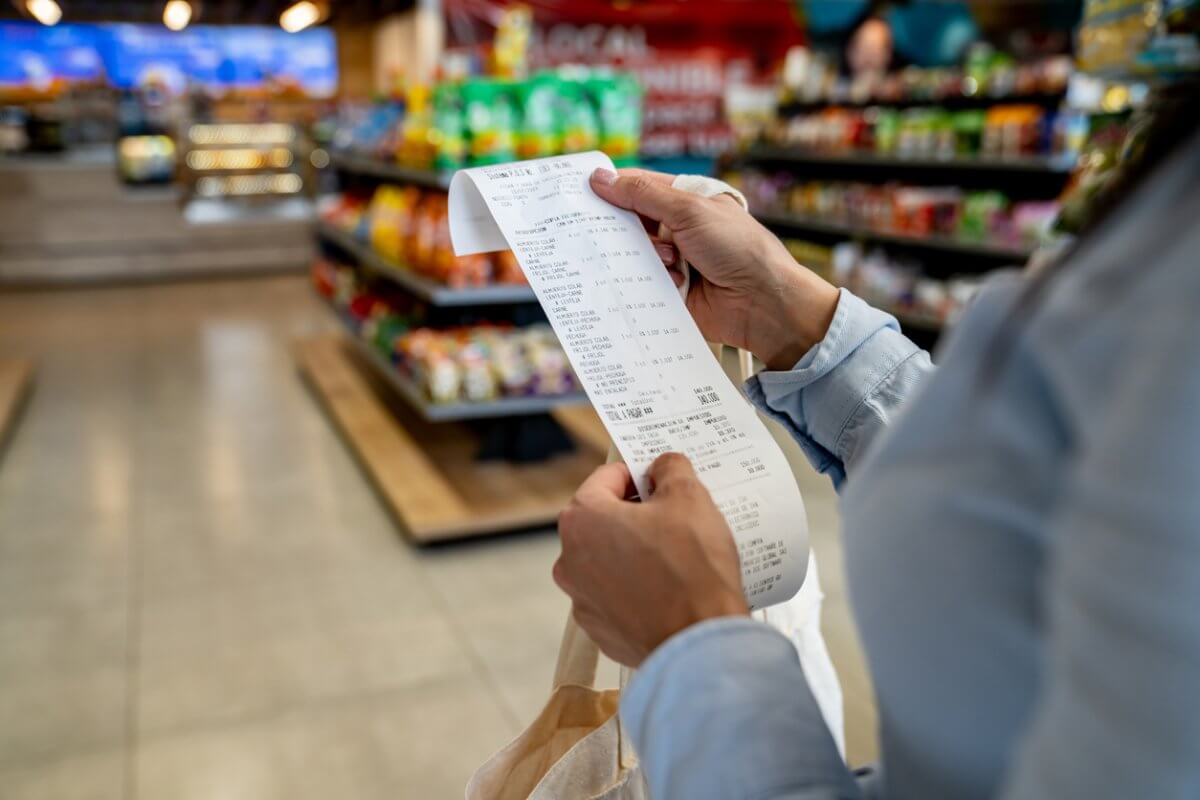НДС на продукты питания и другие товары могут снизить в Казахстане