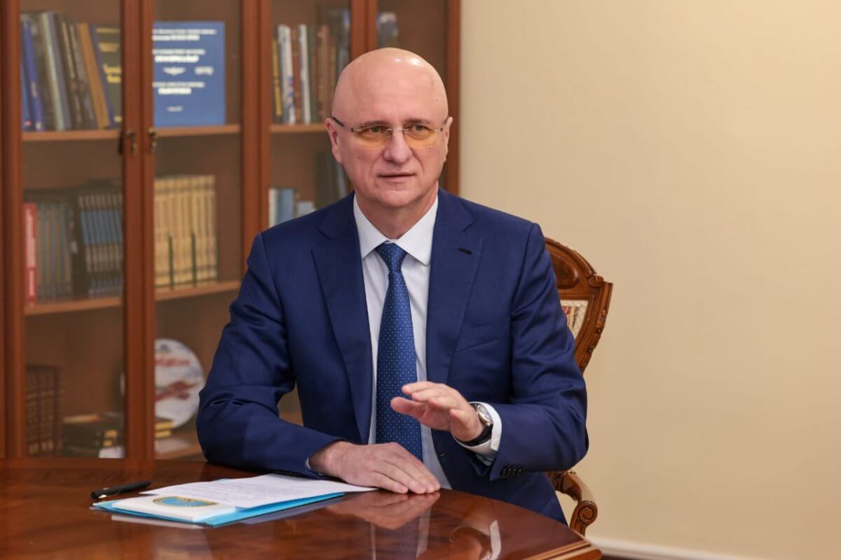 "Правительство намерено и дальше поддерживать бизнес": интервью с Романом Скляром