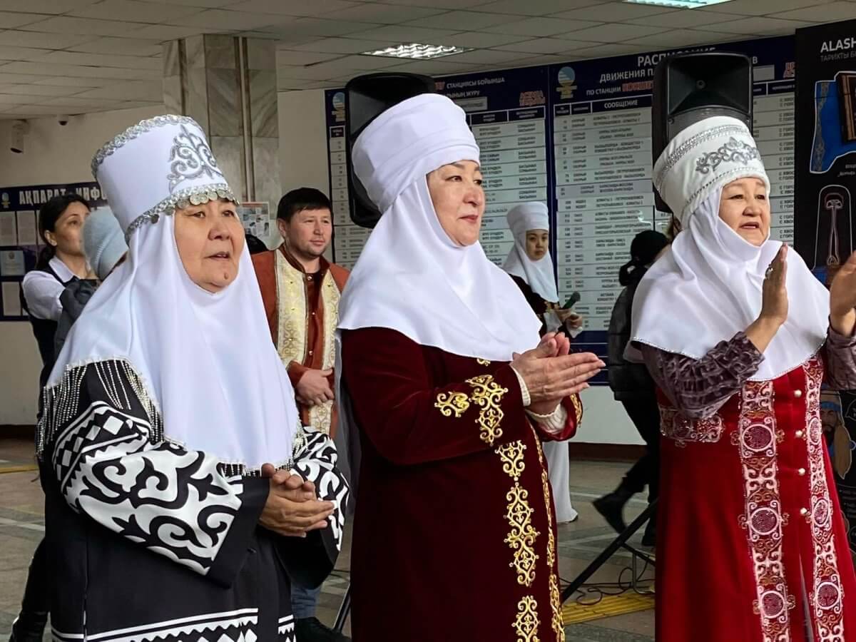 Активисты партии AMANAT отметили в регионах праздник Амал