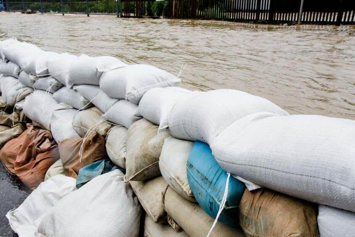 Трассу закрыли из-за перелива воды в Актюбинской области
