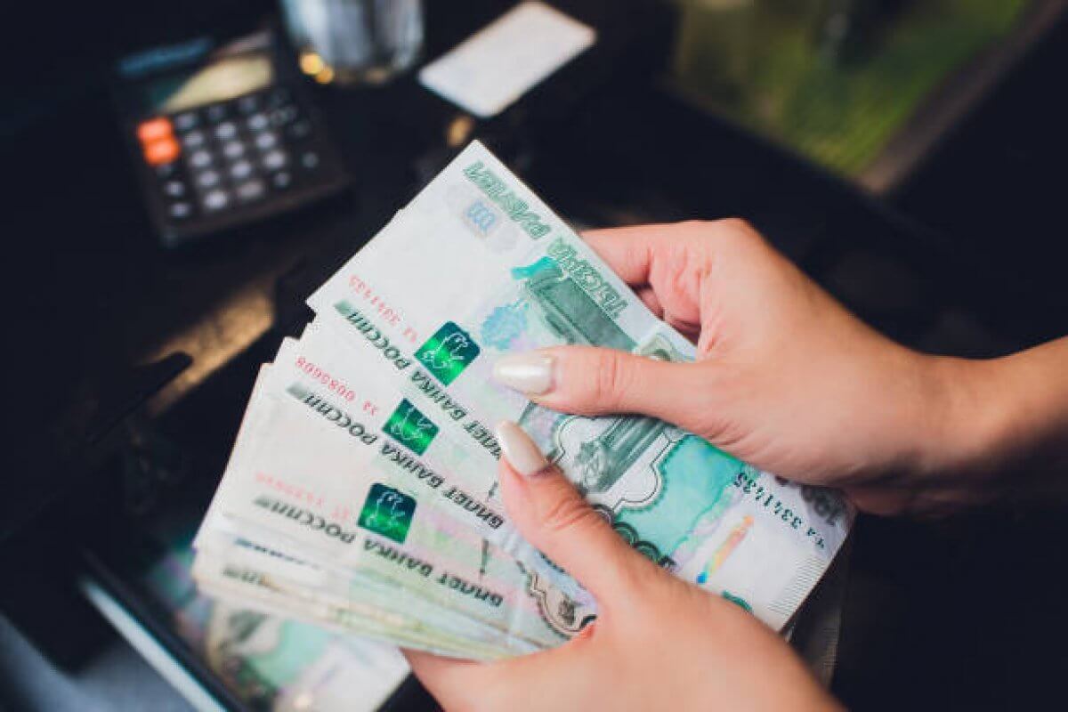 Спрос на рубли в Казахстане установил антирекорд