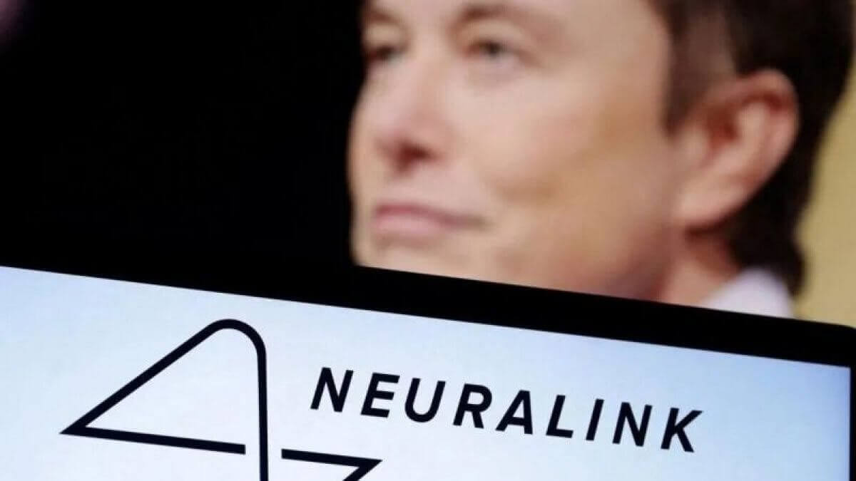 Neuralink впервые вживит человеку зрительный имплант