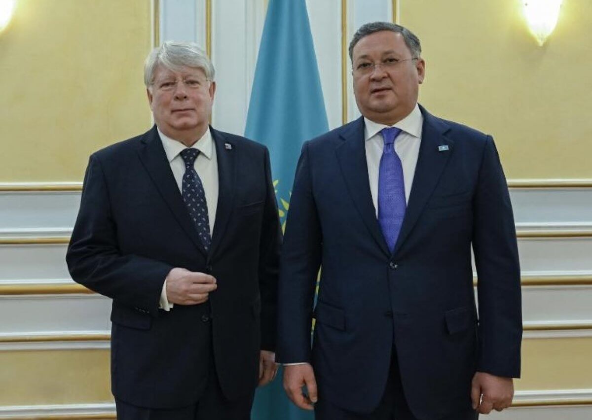 Глава казахстанского МИД принял посла России
