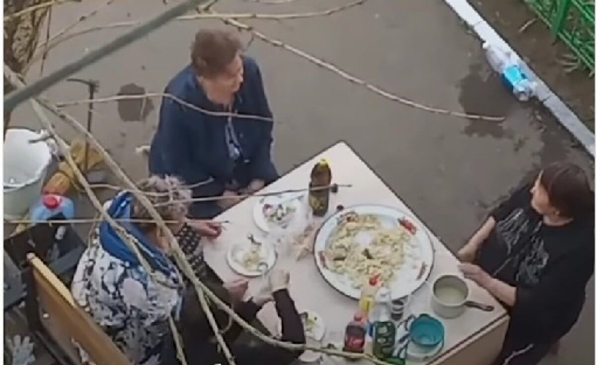 Бешбармак-party сняли на видео в одном из дворов Астаны