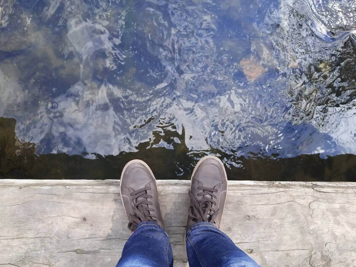 Мужчина прыгнул с моста в Астане