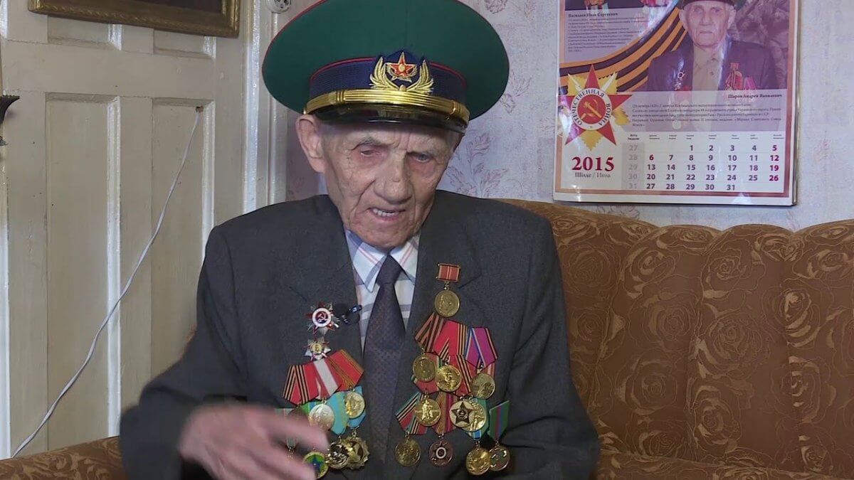 Герой с душой художника: 98-летний ветеран из Костаная готовится к Дню Победы