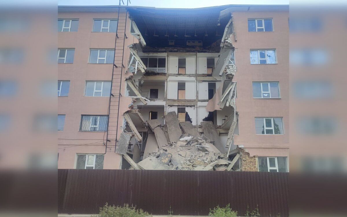 Общежитие университета частично обрушилось в Атырау
