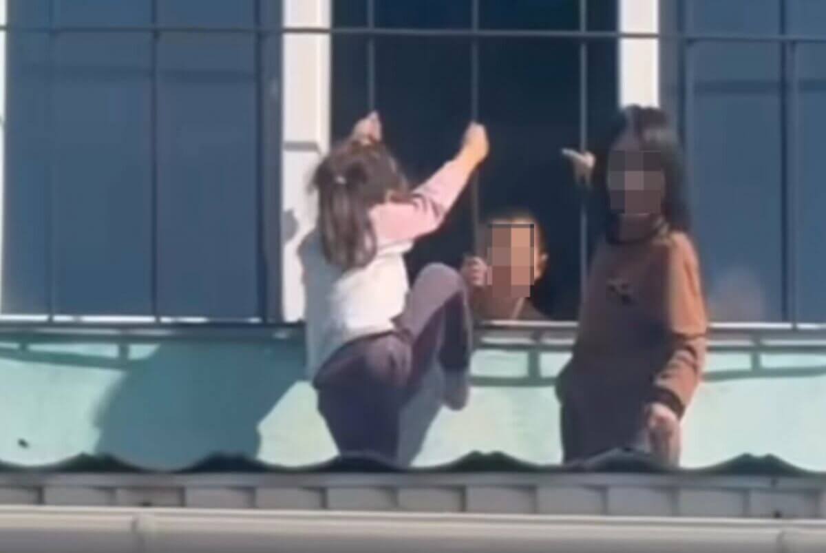 Дети на крыше садика: депутат отреагировал на инцидент в Алматинской области