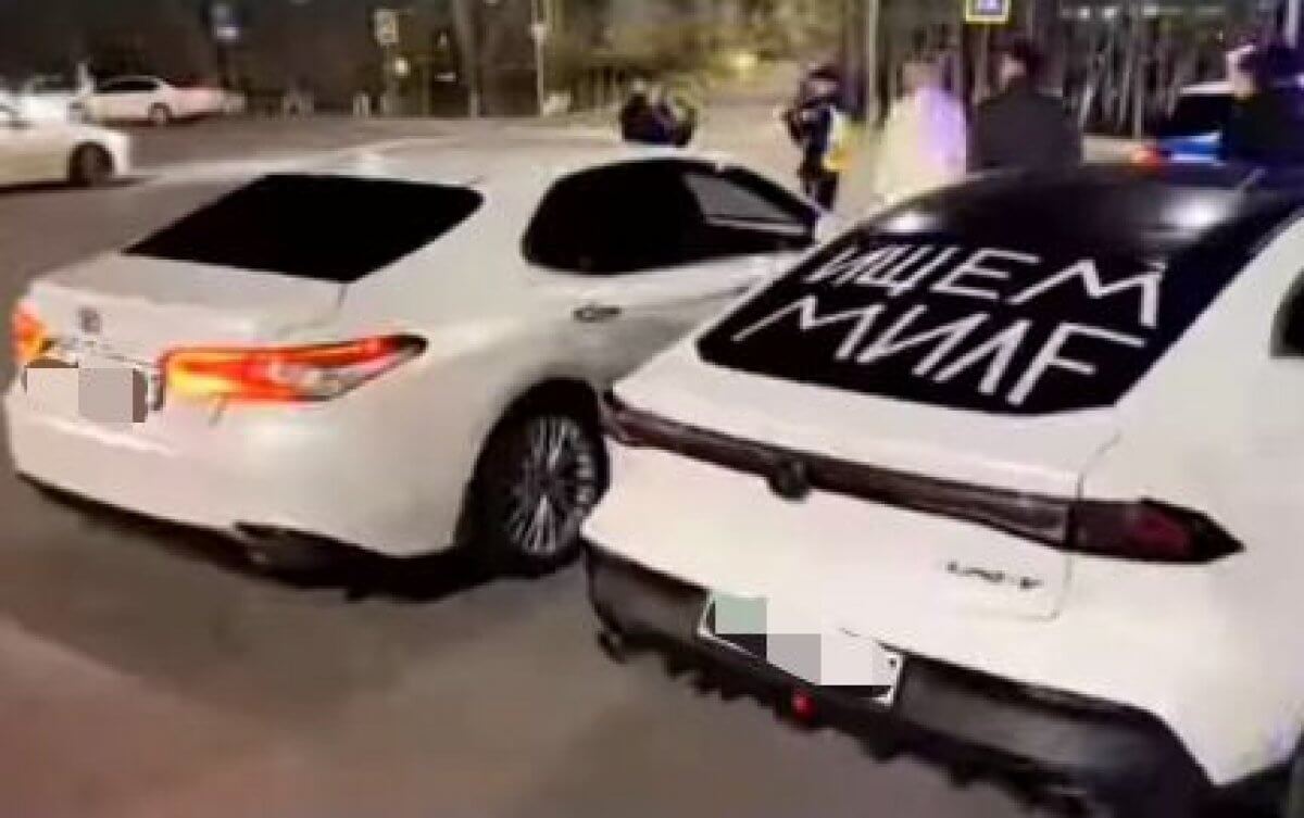 “Ищем Milf”: астанчанам открутили госномера из-за провокационной наклейки