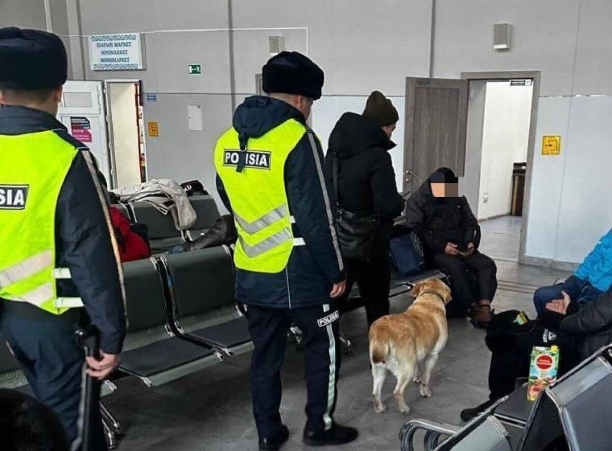 Грузчика аэропорта Актау уличили в употреблении каннабиоидов