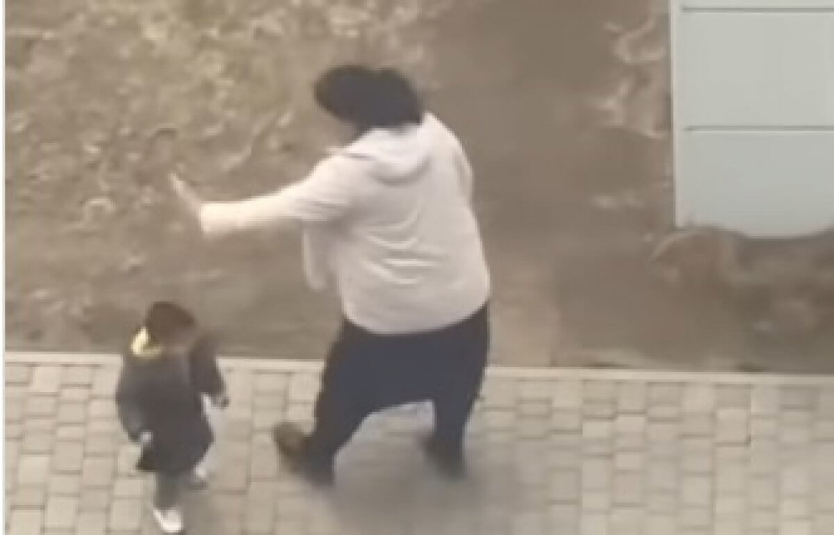 Воспитатель детсада в Астане лишилась работы из-за подзатыльника