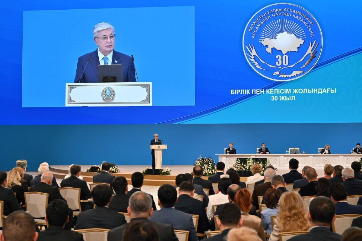 Токаев: Снизить градус напряженности в мире могут только конструктивные переговоры