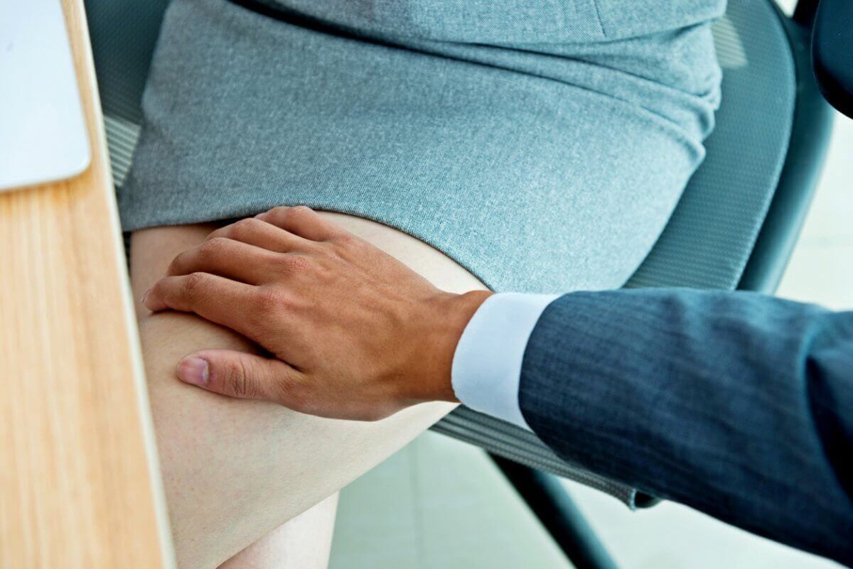 За харассмент на работе будут наказывать в Казахстане