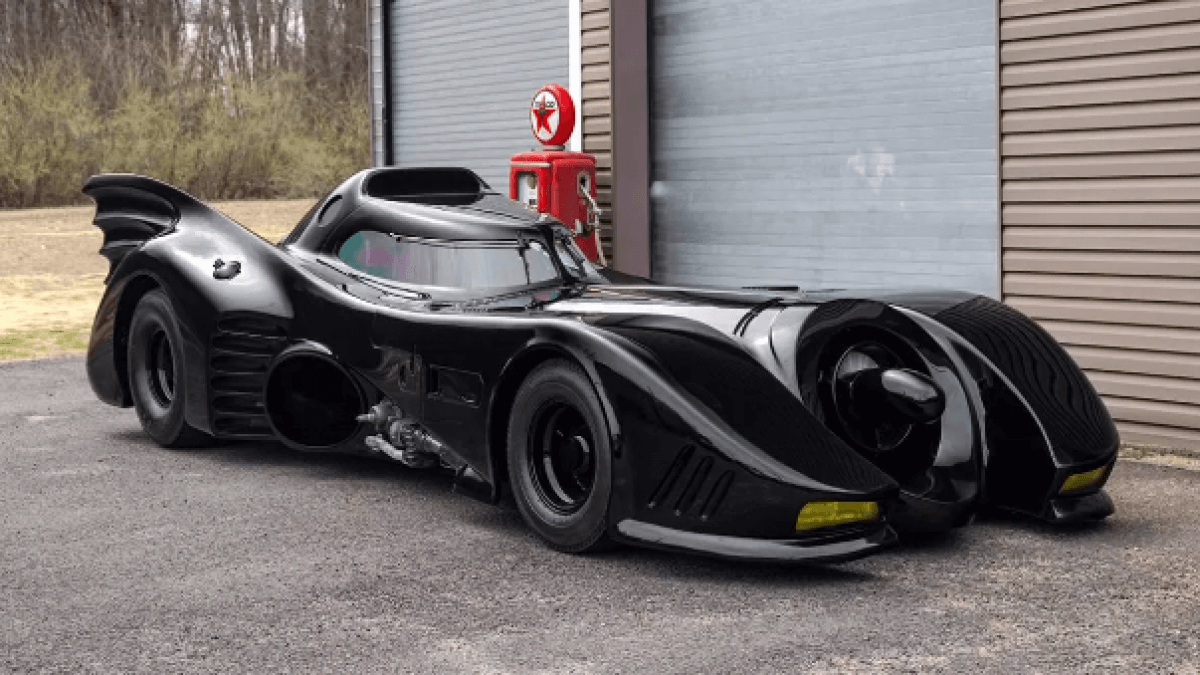 Реплику Бэтмобиля 1989 года выставили на аукцион