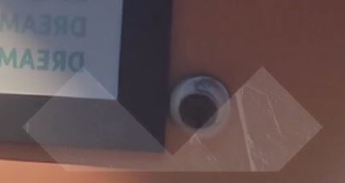 Камера в примерочной Terranova: покупатели требуют объяснений