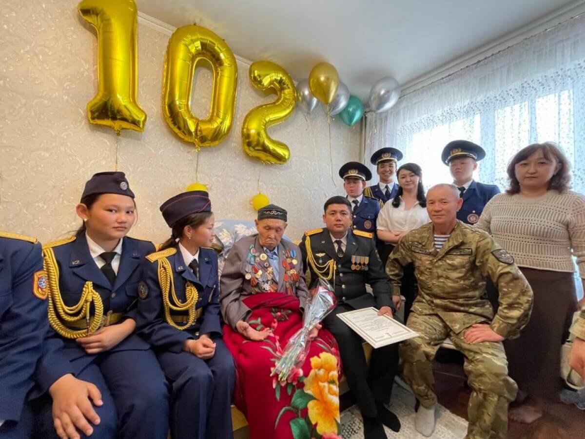 Фронтовика поздравили с 102-летием в Алматинской области
