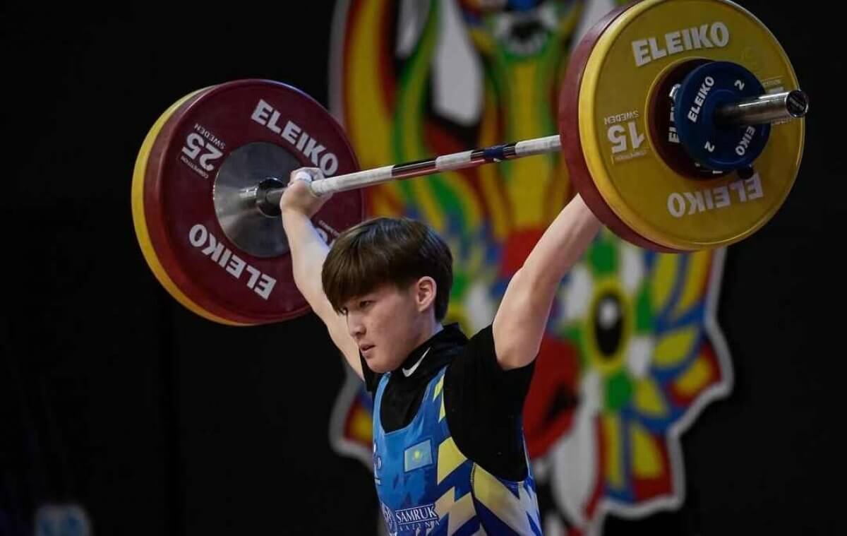 Казахстанский тяжелоатлет завоевал золото юношеского чемпионата мира