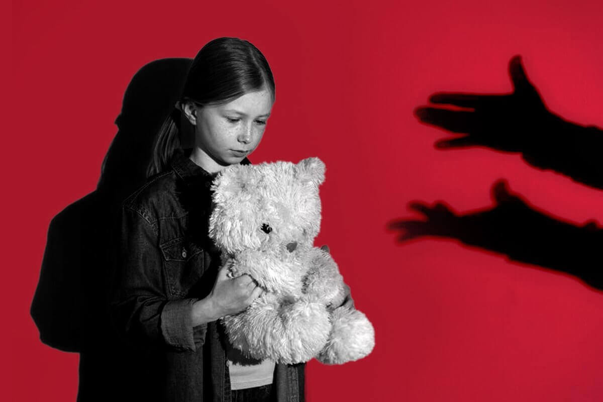 Голый мужчина запугивал девочку в подъезде дома в Астане