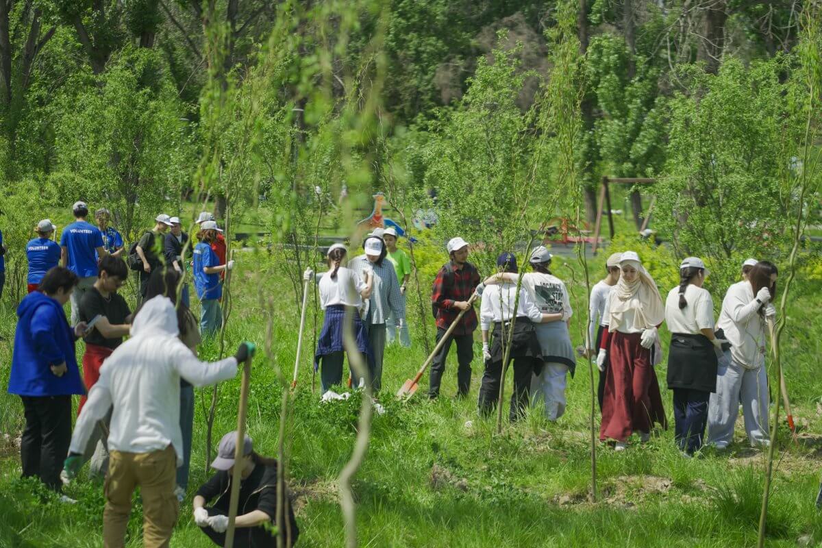 410 деревьев и 9,8 тонны отходов: в Казахстана стартовала экоакция Turaqty Jol 6.0