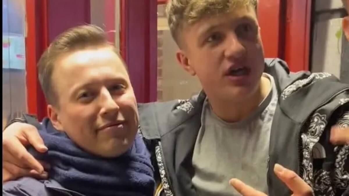 Двойник Илона Маска стал звездой соцсетей (ВИДЕО)