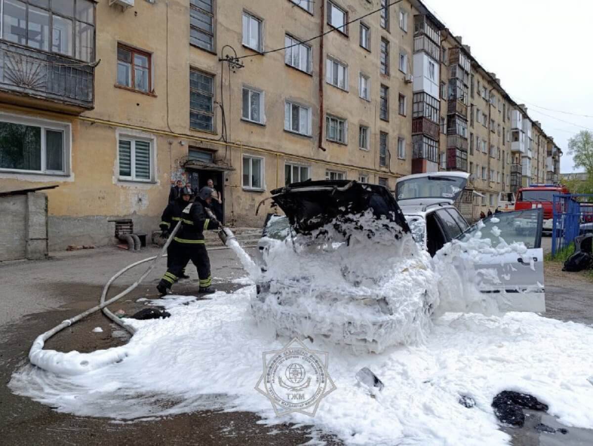 Легковой автомобиль загорелся в Петропавловске