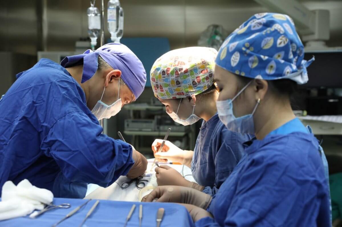 Гигантскую опухоль удалили трехмесячной девочке в Астане