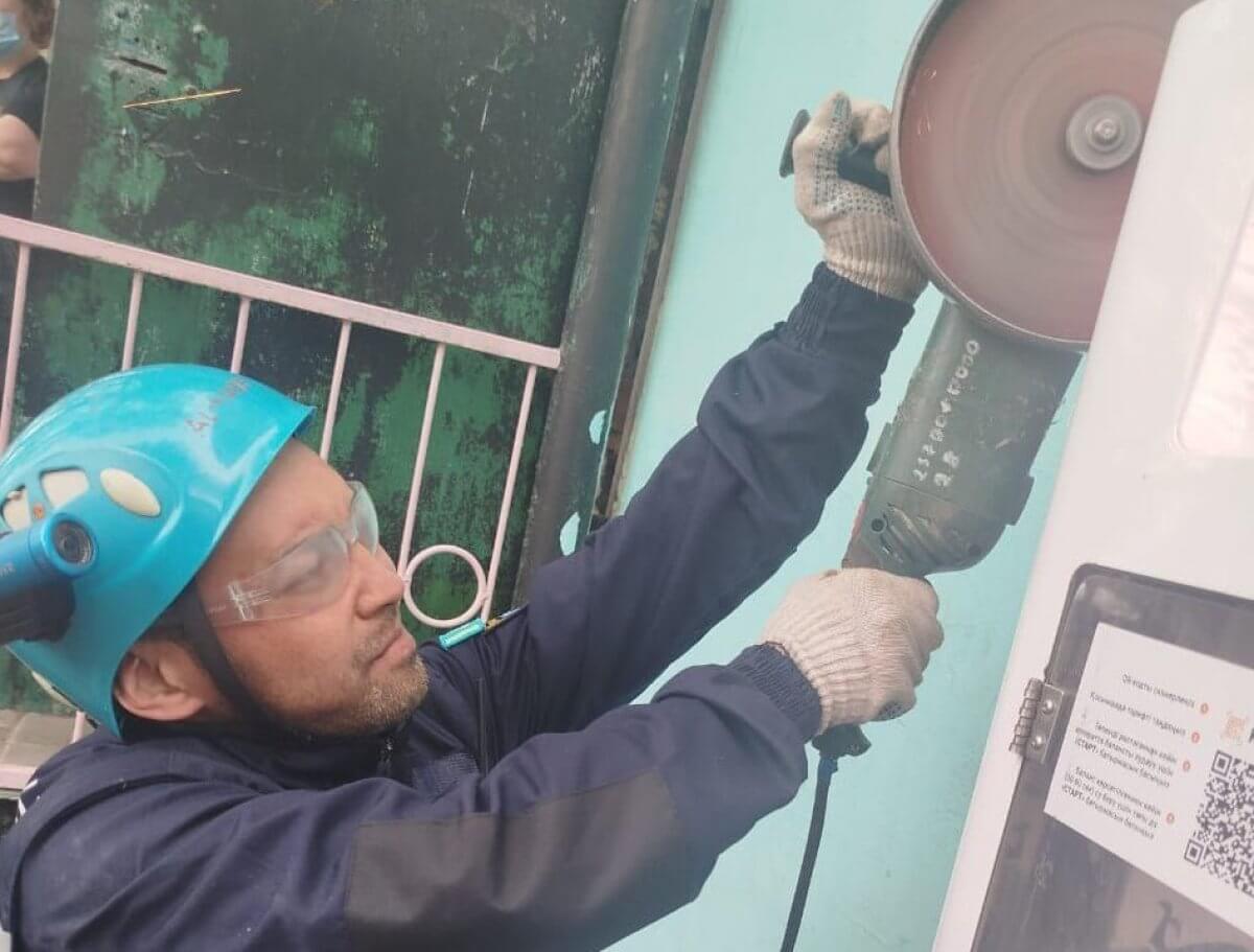 Ребенок застрял в автомате для очистки воды в Экибастузе