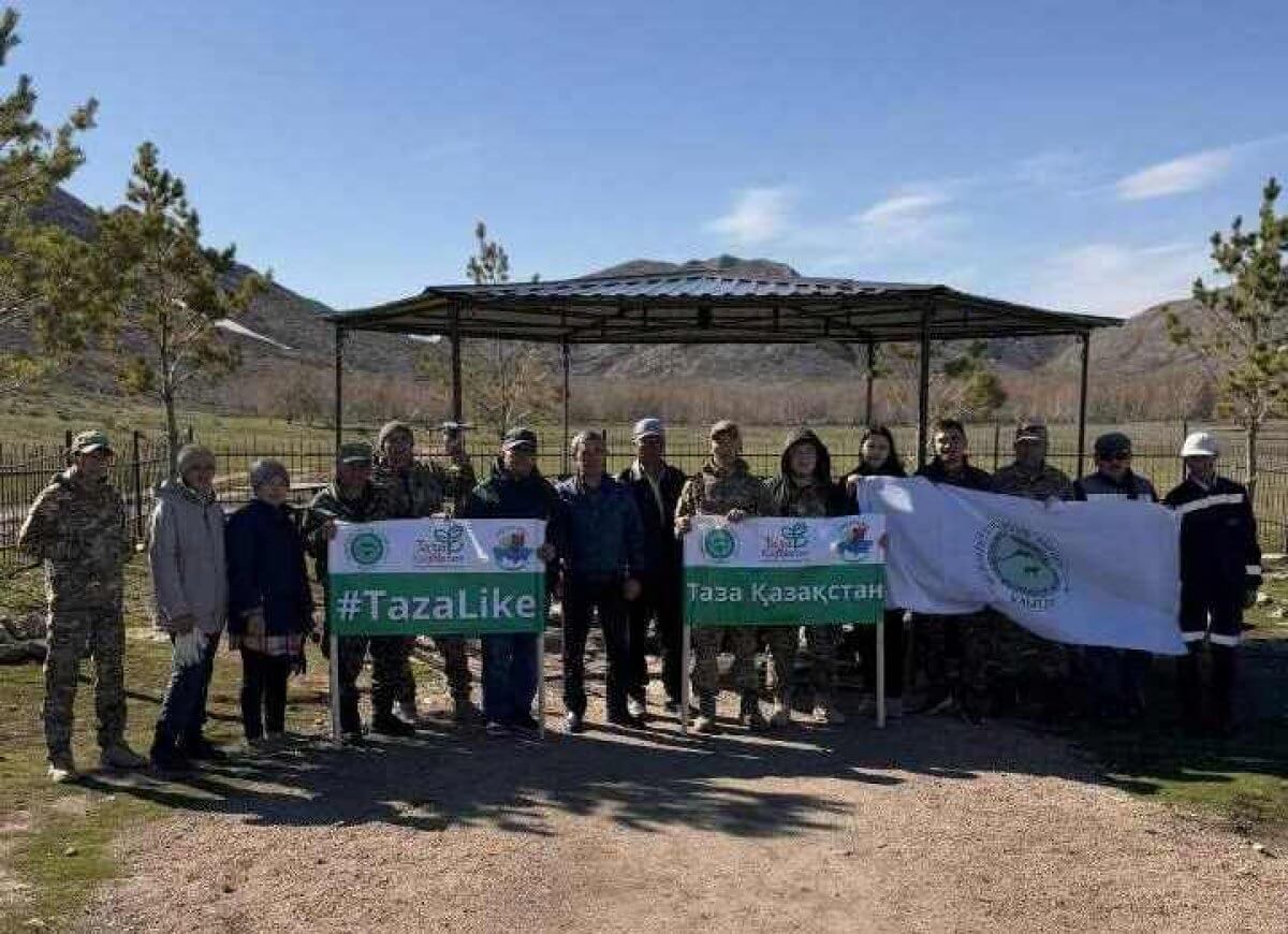 “Таза Қазақстан”: в четырех нацпарках собрали 12 тонн мусора