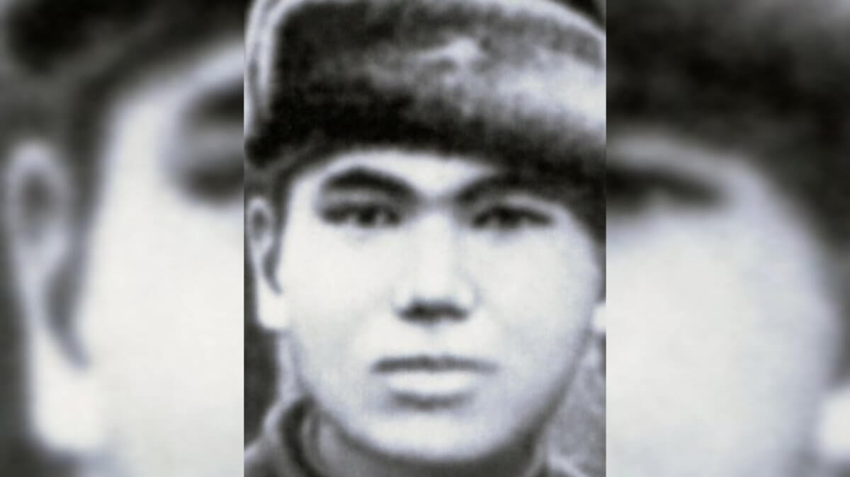 Герой войны: опубликованы боевые заслуги отца Токаева