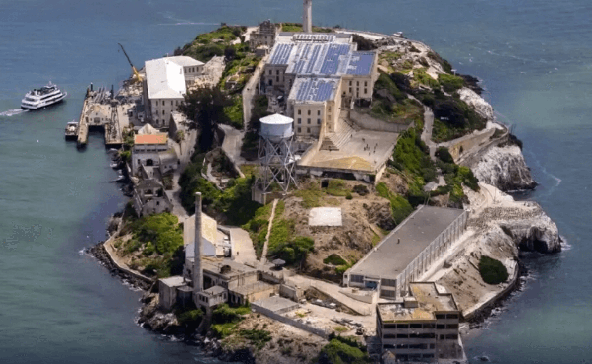 Трамп отдал приказ вновь открыть известную жестокостью тюрьму "Алькатрас"