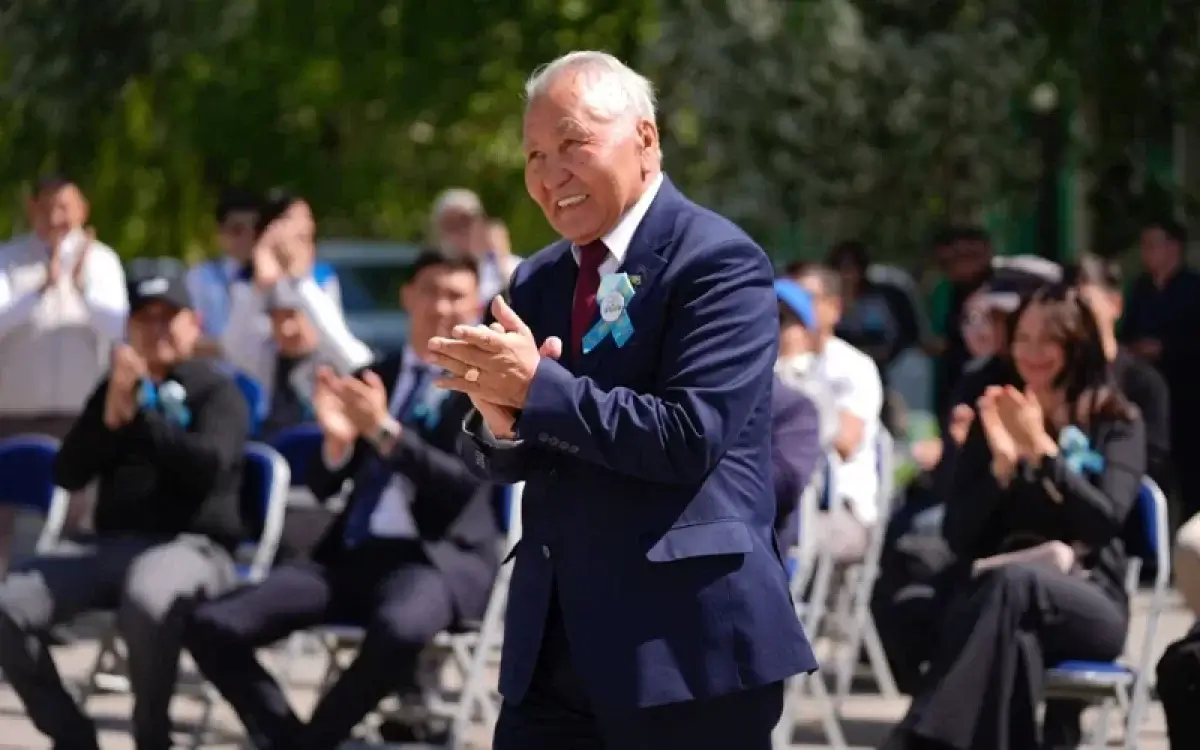 Парад Победы в Астане: семейчане следили за событием на LED-экране