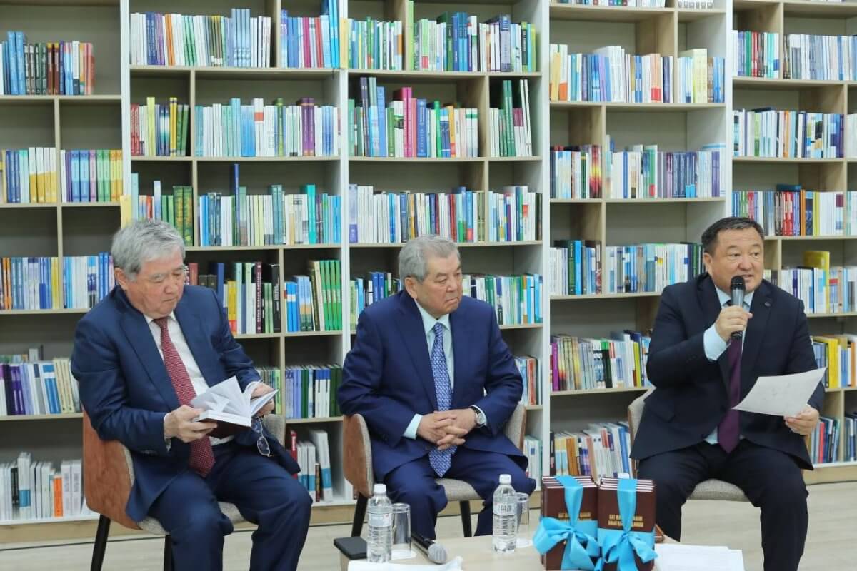 Книгу редких фронтовых писем презентовали в Астане