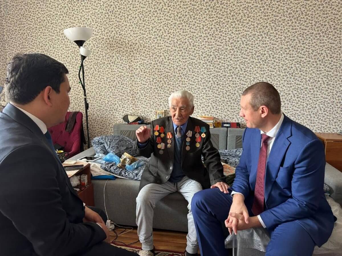 Не смог попасть на парад Победы: труженику тыла принесли извинения