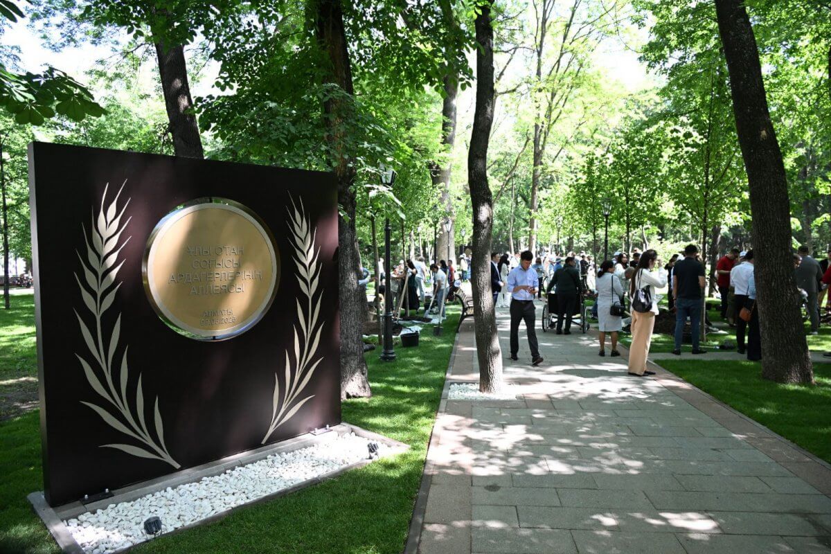 8 аллей ветеранов Великой Отечественной войны открыли в Алматы