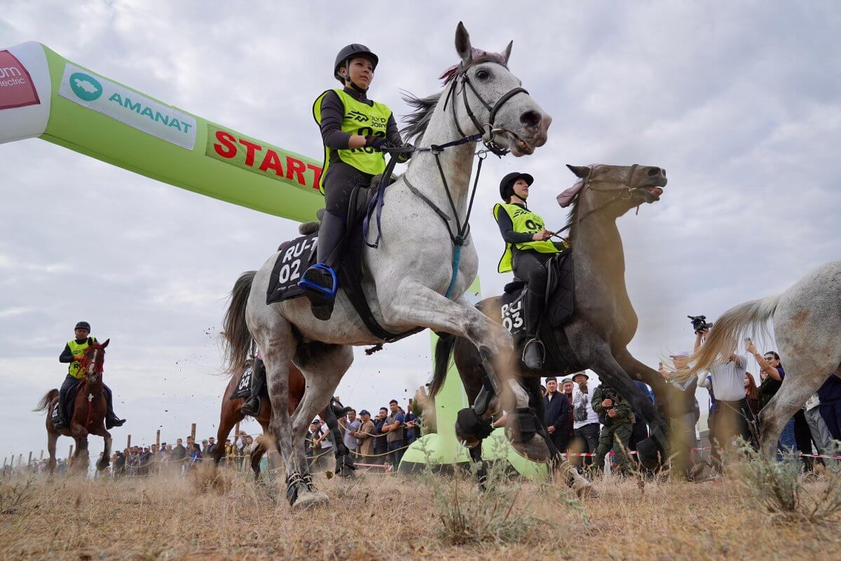 Международный марафон-байге стартовал в Казахстане
