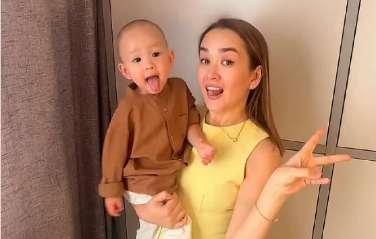 Невестка и внук Розы Рымбаевой покривлялись перед зеркалом