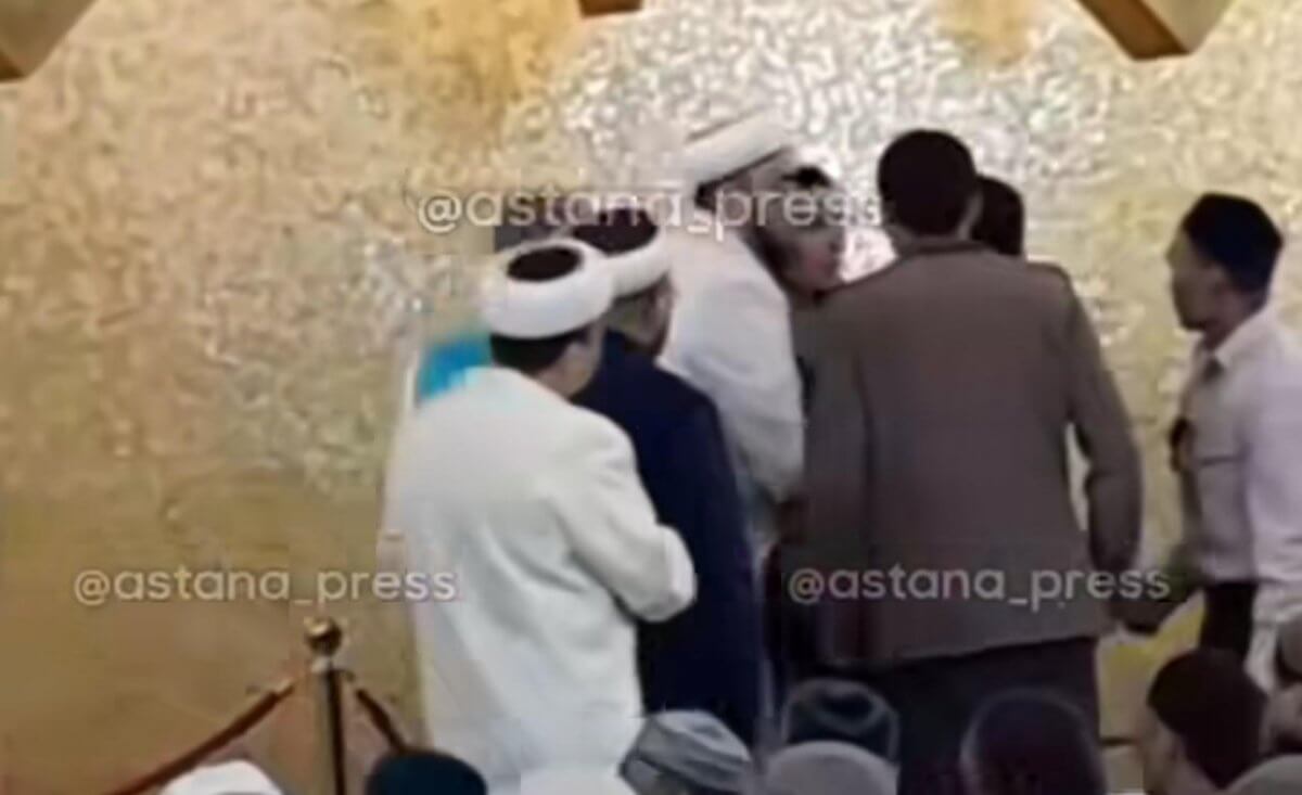 Астанчане устроили разборки в мечети (ВИДЕО)