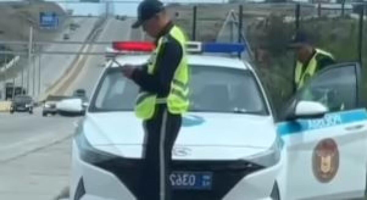 Водитель заявил о давлении со стороны патрульных на трассе Капчагай – Семей