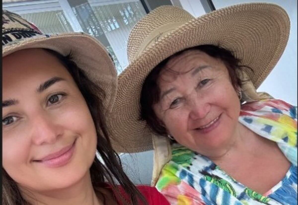 Мадина Садвакасова опубликовала милое фото с мамой